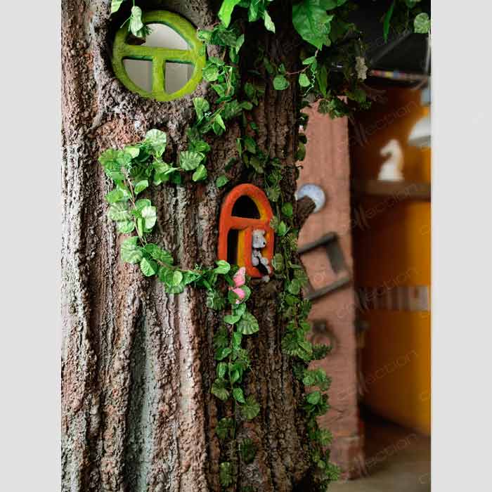 Муляж дерева с окошками и фальш- дверью